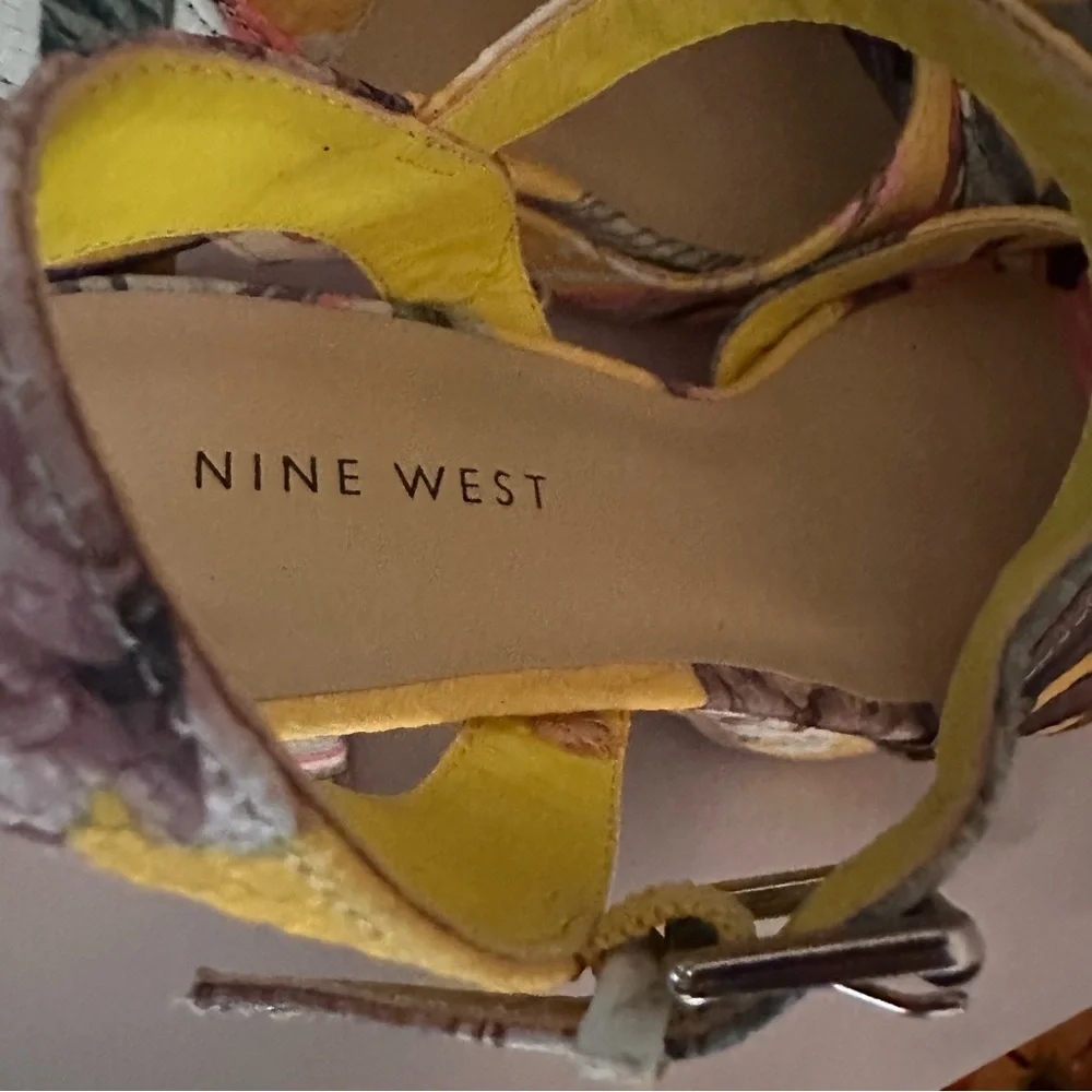 Nine West vallen Strappy platform heels in yellow tropical sz 6